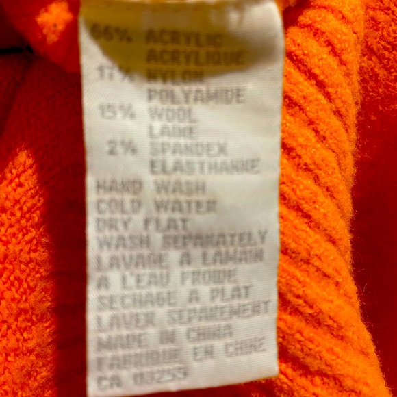 Warm and comfy P-M size sweater by Cyc - Picture 3 of 3